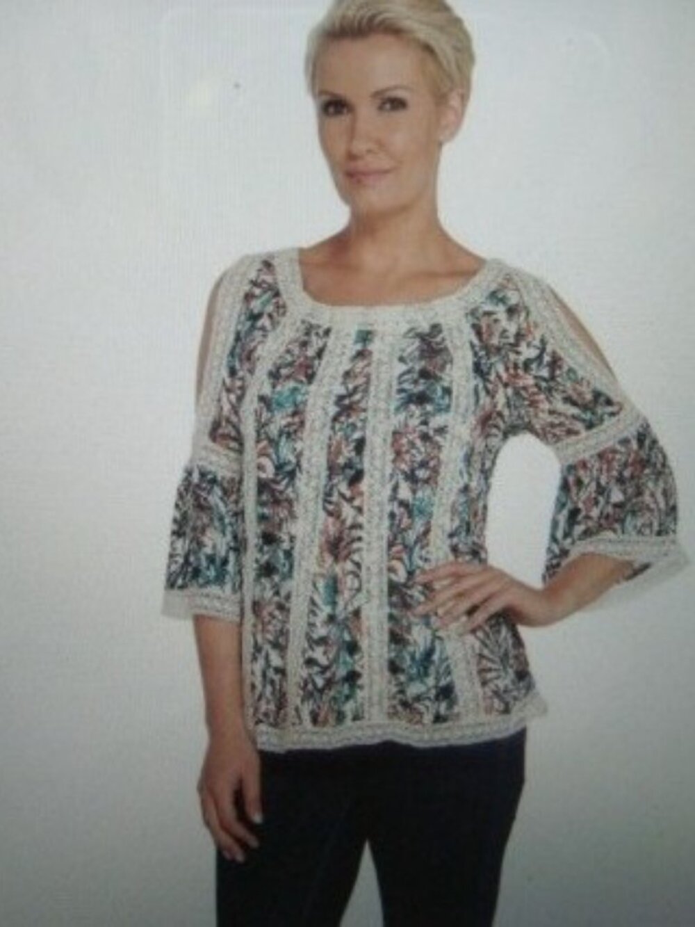 Du Jour Cold Shoulder Bell Sleeve Top w/ Crochet Lace Detail sz S (M)